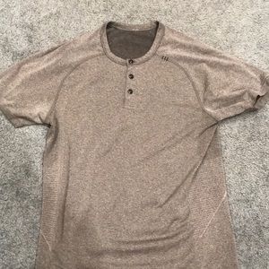 Lululemon metal vent tech Henley